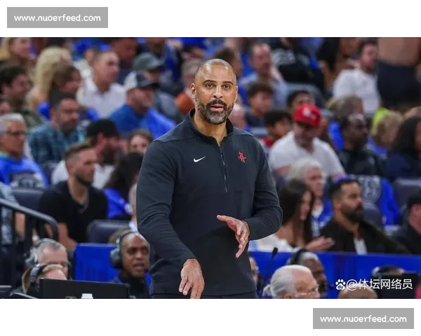 历史性突破!尼克斯瞄准南卡三冠教头,NBA 或迎首位女主帅 历史性突破!尼克斯瞄准南卡三冠教头,NBA 或迎首位女主帅